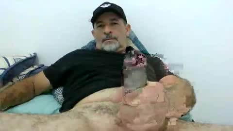 kaliu2021 online show from 10/29/25, 06:59