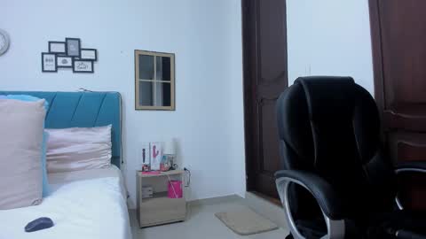 Kamilalopez online show from 11/18/25, 11:59