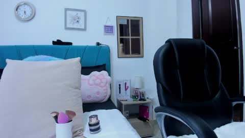 Kamilalopez online show from 05/18/26, 08:58