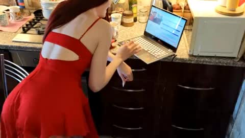 Snapshot of kamila__moore chatting on 04/15/26, 02:24 Kamila online show from 04/15/26, 02:24