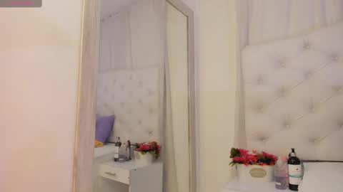    online show from 09/10/25, 12:49