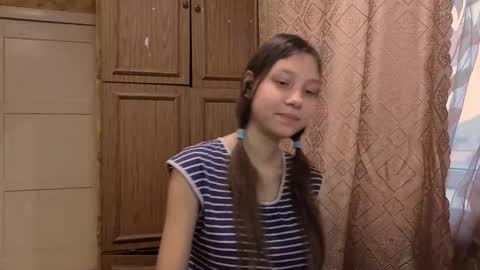 Snapshot of kamisalling chatting on 10/29/25, 03:09 Mari Simmons online show from 10/29/25, 03:09