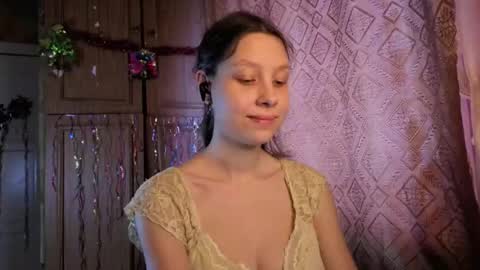 Snapshot of kamisalling chatting on 12/19/25, 09:05 Mari Simmons online show from 12/19/25, 09:05