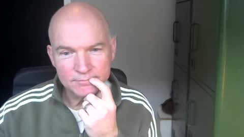 Snapshot of kapitein_rob chatting on 12/21/24, 12:49 Robbie online show from 12/21/24, 12:49