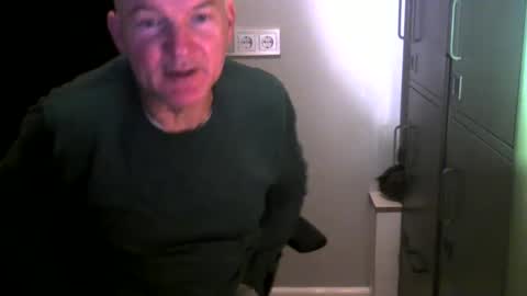 Snapshot of kapitein_rob chatting on 12/23/24, 06:00 Robbie online show from 12/23/24, 06:00
