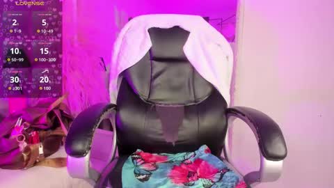 Snapshot of karelymitchel chatting on 02/26/26, 01:43 Karely online show from 02/26/26, 01:43