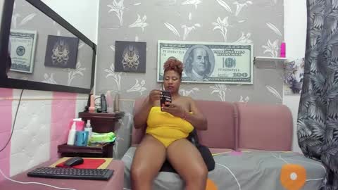 Snapshot of karenbis chatting on 01/25/25, 11:43 Karen online show from 01/25/25, 11:43