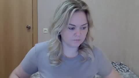 Snapshot of karennelsonx chatting on 04/21/26, 07:58 karennelsonx online show from 04/21/26, 07:58
