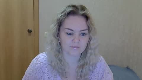 Snapshot of karennelsonx chatting on 04/24/26, 12:29 karennelsonx online show from 04/24/26, 12:29