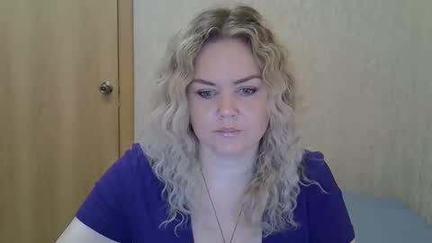 Snapshot of karennelsonx chatting on 05/08/26, 09:47 karennelsonx online show from 05/08/26, 09:47