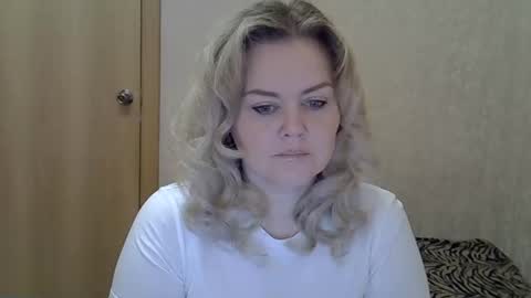 Snapshot of karennelsonx chatting on 05/11/26, 09:15 karennelsonx online show from 05/11/26, 09:15