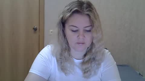 Snapshot of karennelsonx chatting on 05/15/26, 08:32 karennelsonx online show from 05/15/26, 08:32
