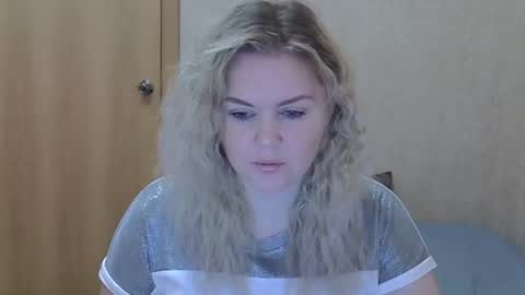 Snapshot of karennelsonx chatting on 05/17/26, 11:17 karennelsonx online show from 05/17/26, 11:17