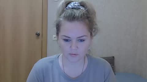 Snapshot of karennelsonx chatting on 05/18/26, 12:00 karennelsonx online show from 05/18/26, 12:00