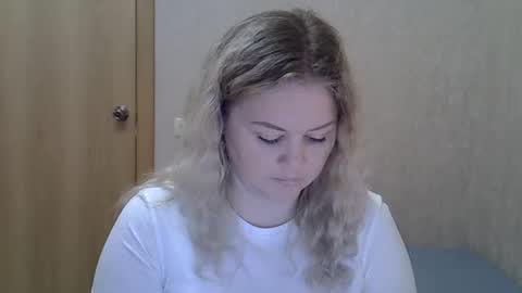 Snapshot of karennelsonx chatting on 05/25/26, 01:06 karennelsonx online show from 05/25/26, 01:06