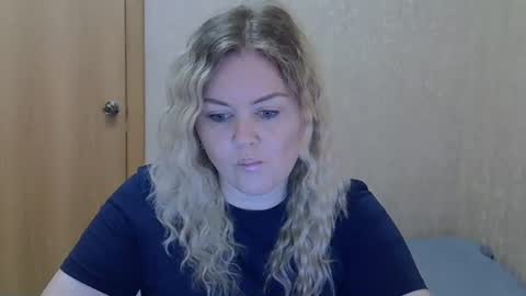 Snapshot of karennelsonx chatting on 06/16/26, 09:34 karennelsonx online show from 06/16/26, 09:34