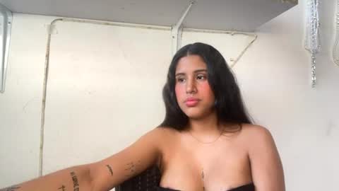 Snapshot of kariina_candy chatting on 07/15/26, 12:21 kariina candy and fox online show from 07/15/26, 12:21