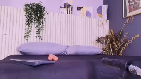 Snapshot of karina_gomez_18 chatting on 06/12/26, 10:47 Kari online show from 06/12/26, 10:47