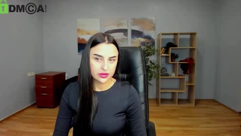 Karina Nolan online show from 11/17/25, 07:36