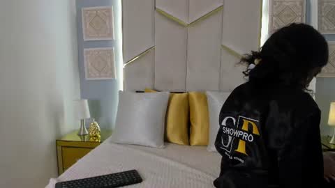 karinaacox online show from 06/18/26, 12:09