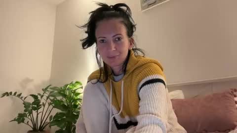Karina online show from 12/13/24, 10:55