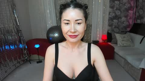 Snapshot of karinasweeety chatting on 12/23/24, 12:41 KarinaSweeety online show from 12/23/24, 12:41