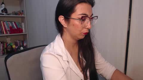 Snapshot of karla_hernandez chatting on 02/11/26, 10:42 Karla online show from 02/11/26, 10:42