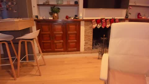 Carla Connor online show from 01/04/25, 04:43