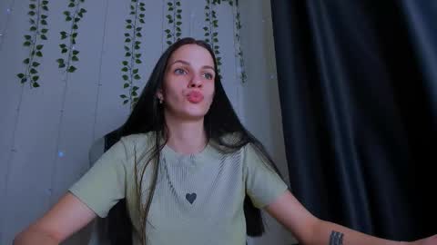 karla_lim online show from 12/17/25, 10:27