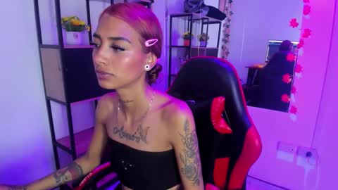 karlaslutskinny__ online show from 12/05/25, 03:37