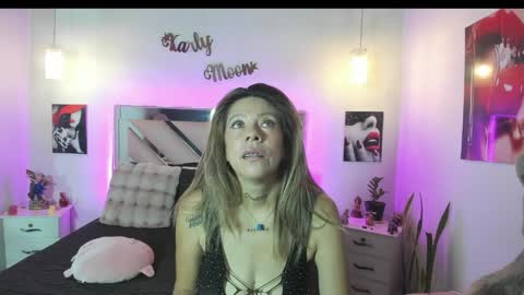 Snapshot of karly_moonn chatting on 04/19/26, 08:00 Karly Moonns online show from 04/19/26, 08:00