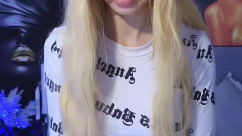 Julia online show from 03/09/26, 03:49