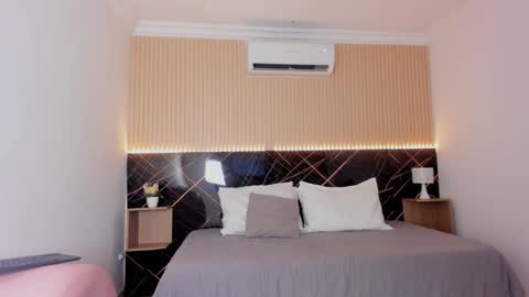 karol_cortes online show from 10/31/25, 03:02