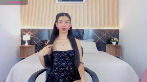 karol_cortes online show from 12/16/25, 06:46