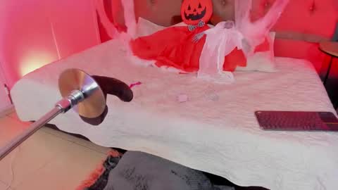 KAROL  online show from 10/18/25, 03:31