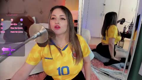 Snapshot of karol_page1 chatting on 06/18/26, 03:29 KAROL online show from 06/18/26, 03:29