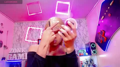 Snapshot of karol_vanessa__ chatting on 05/19/26, 11:38 karol Vanessa online show from 05/19/26, 11:38
