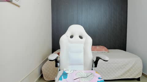 Snapshot of karola_cute_ chatting on 04/23/26, 10:25 katalina online show from 04/23/26, 10:25