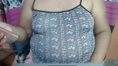 karolbb online show from 10/15/25, 12:33