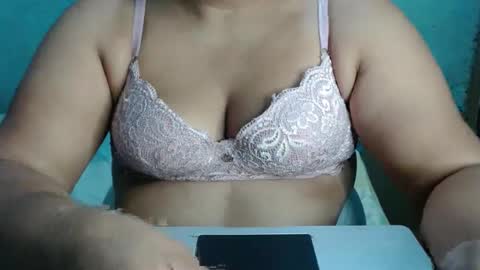 karolbb online show from 10/19/25, 10:43