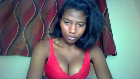 Snapshot of karoliee chatting on 06/25/26, 10:53 karoliee online show from 06/25/26, 10:53