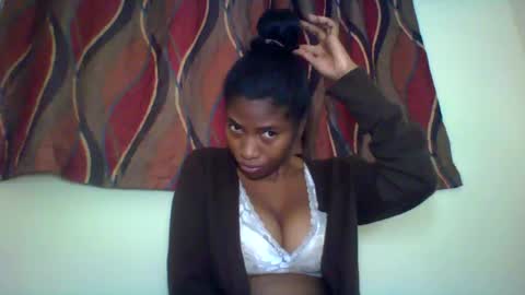 Snapshot of karoliee chatting on 07/13/26, 01:58 karoliee online show from 07/13/26, 01:58