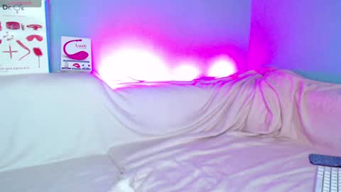 Snapshot of karolina_hottie_ chatting on 12/09/24, 09:49 Kira online show from 12/09/24, 09:49