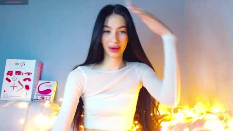 Snapshot of karolina_hottie_ chatting on 12/26/24, 03:06 Kira online show from 12/26/24, 03:06