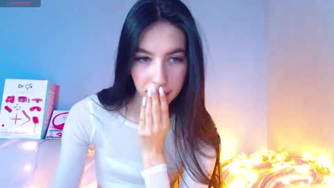 Snapshot of karolina_hottie_ chatting on 12/26/24, 06:09 Kira online show from 12/26/24, 06:09