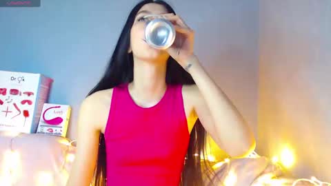 Snapshot of karolina_hottie_ chatting on 12/27/24, 03:31 Kira online show from 12/27/24, 03:31