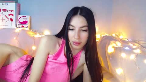 Snapshot of karolina_hottie_ chatting on 01/11/25, 07:17 Kira online show from 01/11/25, 07:17