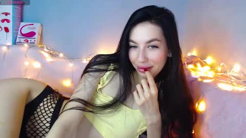 Snapshot of karolina_hottie_ chatting on 02/12/25, 03:07 Kira online show from 02/12/25, 03:07