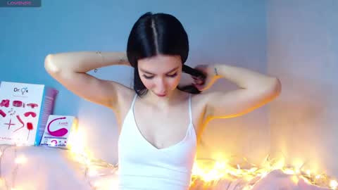 Snapshot of karolina_hottie_ chatting on 02/16/25, 02:53 Kira online show from 02/16/25, 02:53