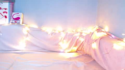 Snapshot of karolina_hottie_ chatting on 02/22/25, 03:12 Kira online show from 02/22/25, 03:12